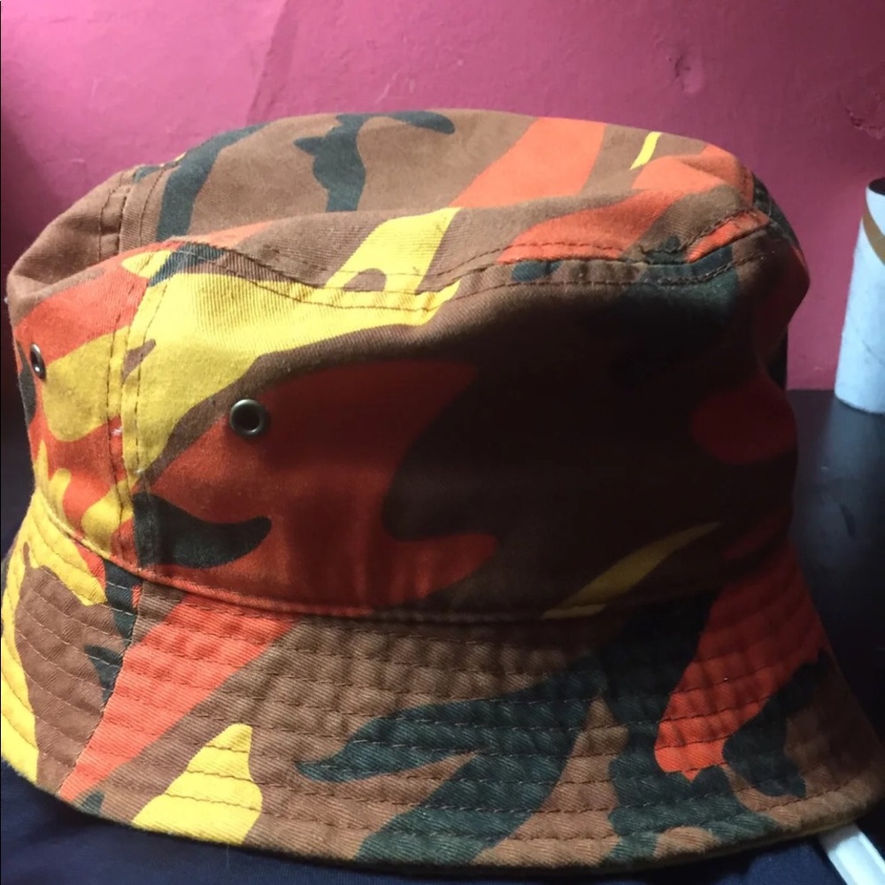 Camo bucket hat